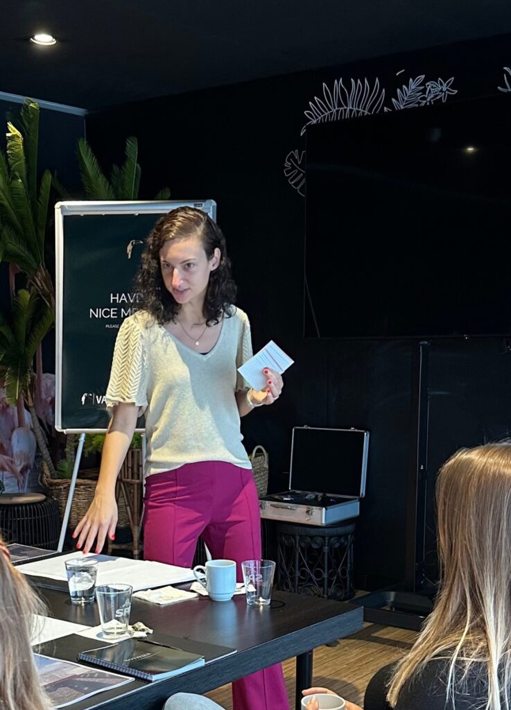 Phyllis Winkens geeft strategisch advies tijdens business presentatie